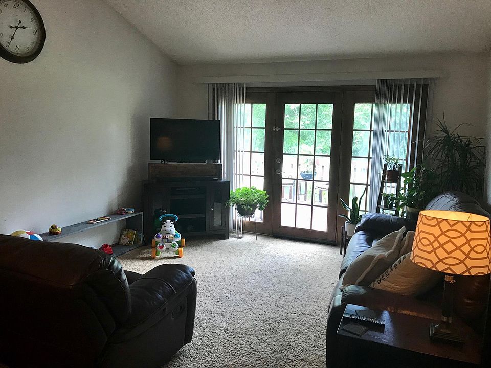 Looking north into great room with beautiful wall of windows & custom blinds