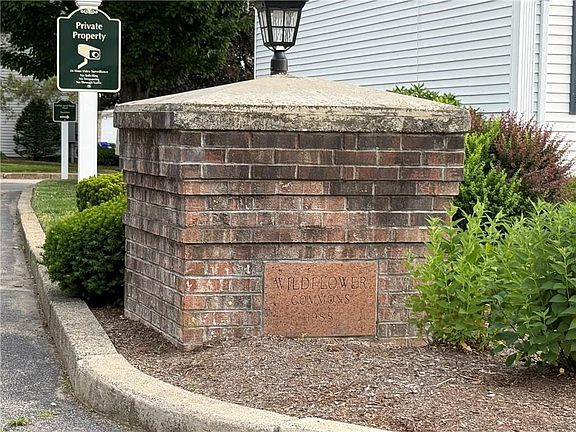 2nd image of 22 Iris Ln
