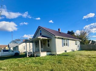 713 Smith St, Carmi, IL 62821