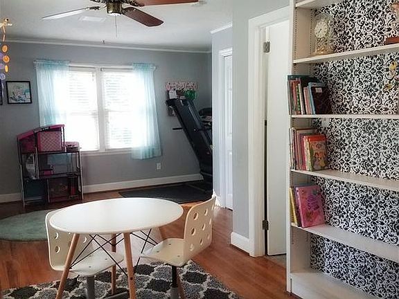 5th image of 210 Thornwood Dr