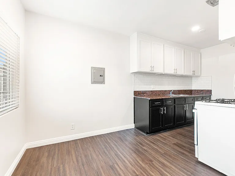 710 W 27th Street — Photo 4