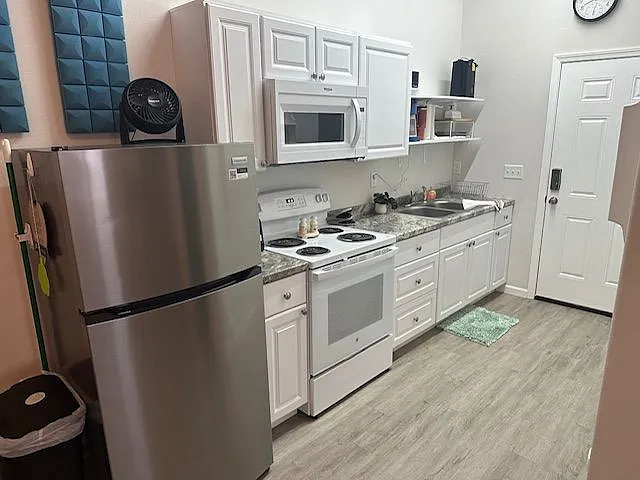 702 S 48th Ave — Photo 30