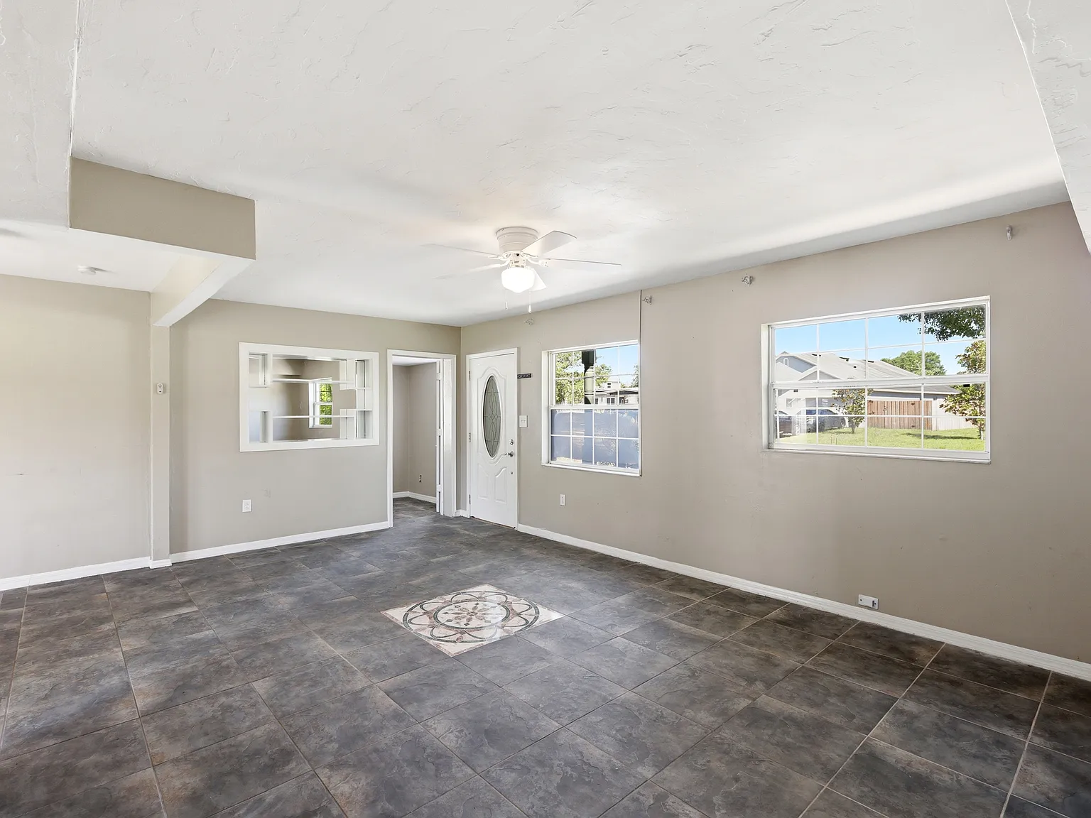 3 bed, 2.0 bath, 1126 sqft, $1,700 — Photo 3