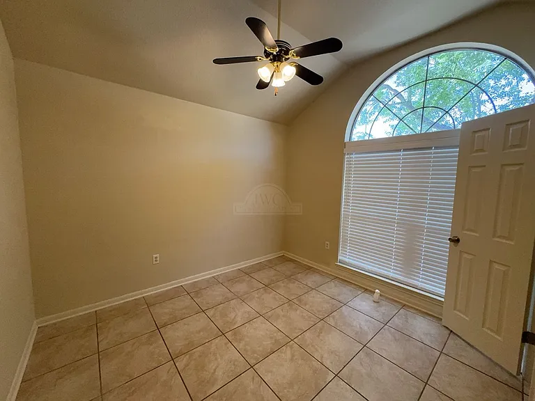 3906 Lone Oak Dr — Photo 11