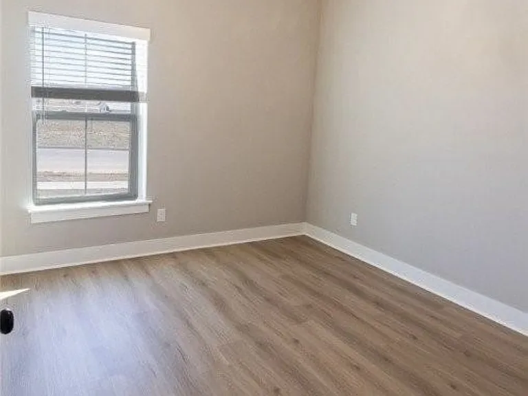 951 Sugar Loaf St — Photo 16