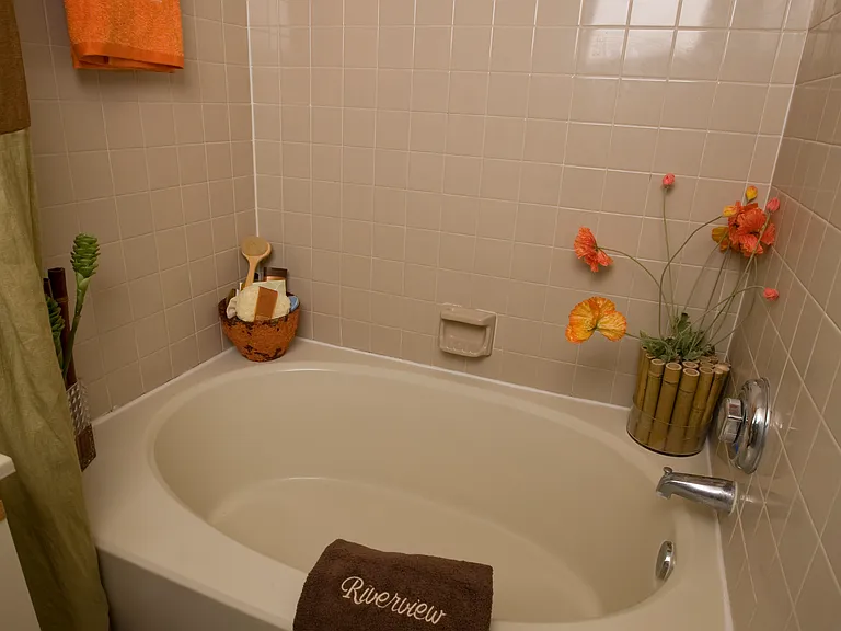 Riverview Villa Apartments — Photo 7