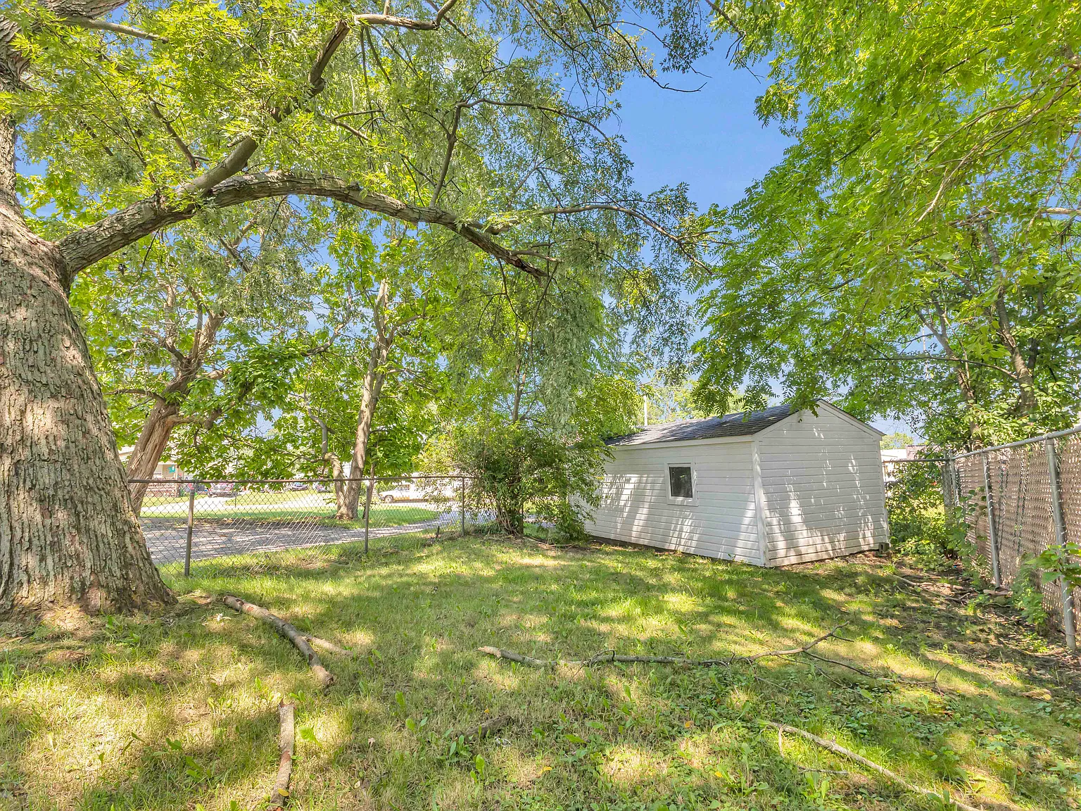 3 bed, 1200 sqft, $1,425 — Photo 4