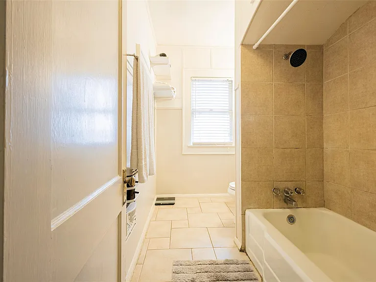 2509 Whitney St #B — Photo 11