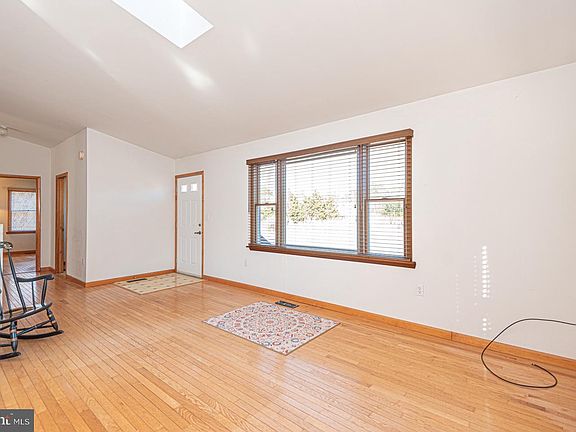 3rd image of 10333 Tudor Rd