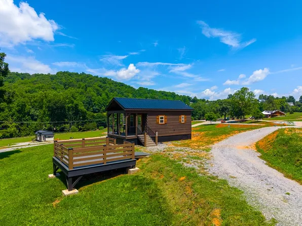 216 Meadow Ln, Franklin, NC 28734