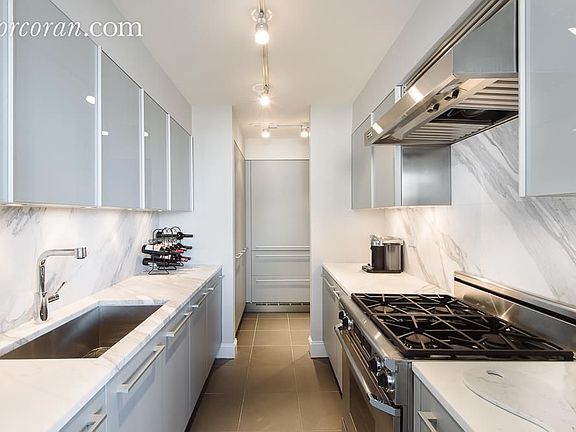 4th image of 77 7th Ave APT 18G