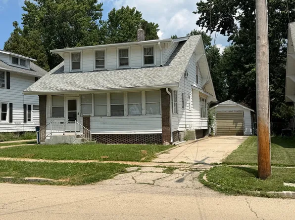 1212 S Peoria Ave, Dixon, IL 61021
