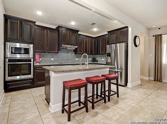 4th image of 228 Lucchese St