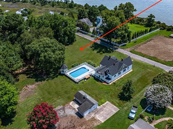 21 Fleeton Point Cir, Reedville, VA 22539