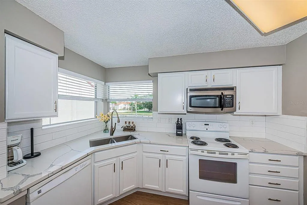 2 bed, 2.0 bath, 1070 sqft, $2,400 — Photo 4