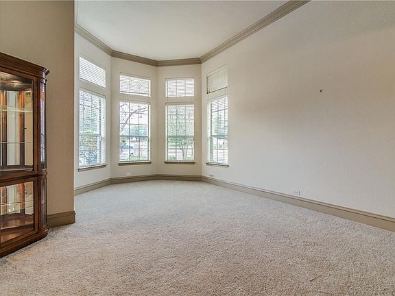 4th image of 4926 Firewheel Dr