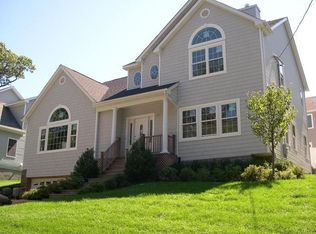 95 Scudders Ln, Glen Head, NY 11545