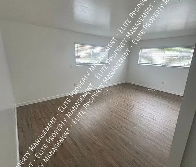 325 E 1000 N #4 — Photo 11