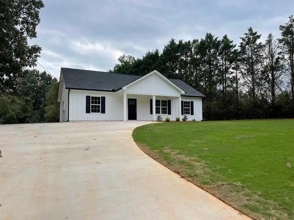 447 Nails Creek Xing, Royston, GA 30662