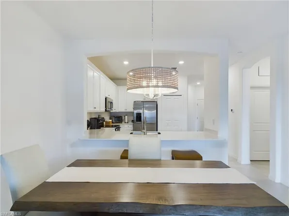 2693 Vine AVE, NAPLES, FL 34120