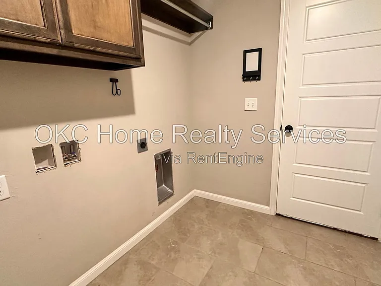 7724 Windstone Dr — Photo 18