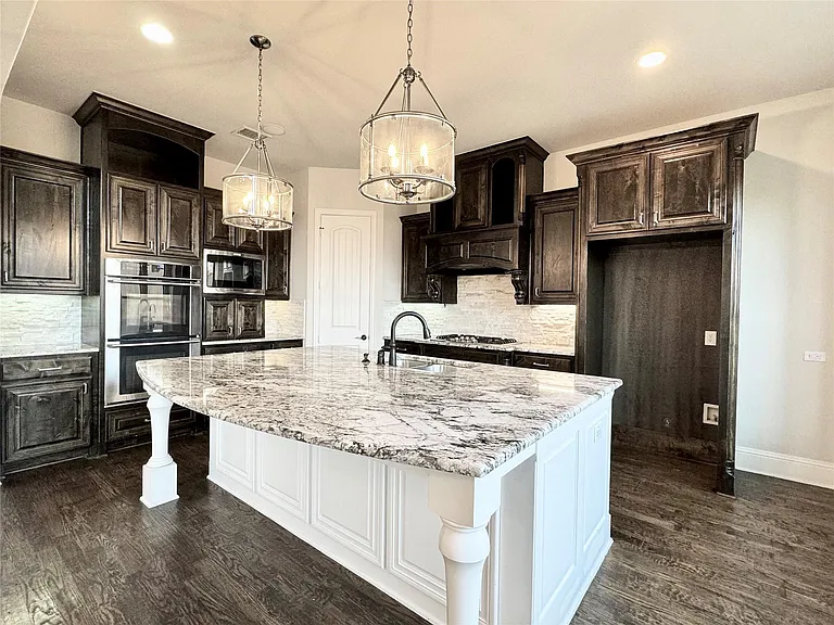 15172 Bardwell Ln — Photo 8