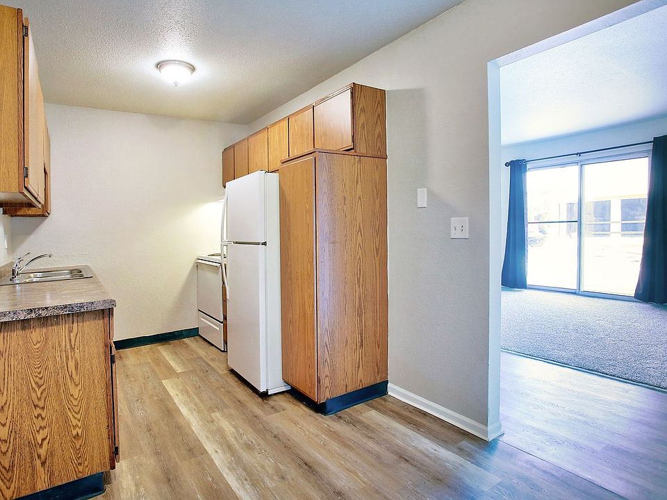 1st image of 419 Stratford Way #3