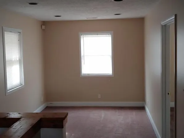 826 1/2 21st St, Huntington, WV 25703