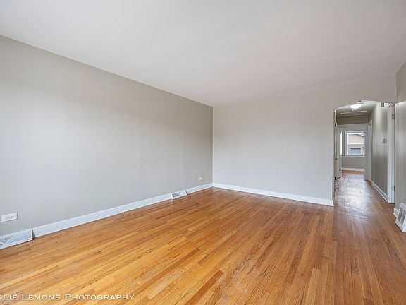 2nd image of 5431 S Natoma Ave