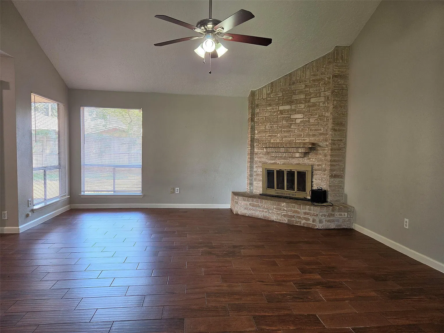 3 bed, 2.0 bath, 1452 sqft, $1,850 — Photo 2