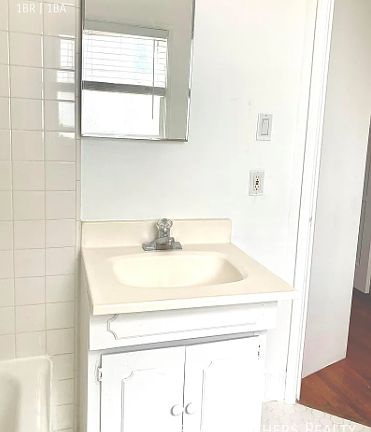 5th image of 2216 Ocean Park Blvd APT C