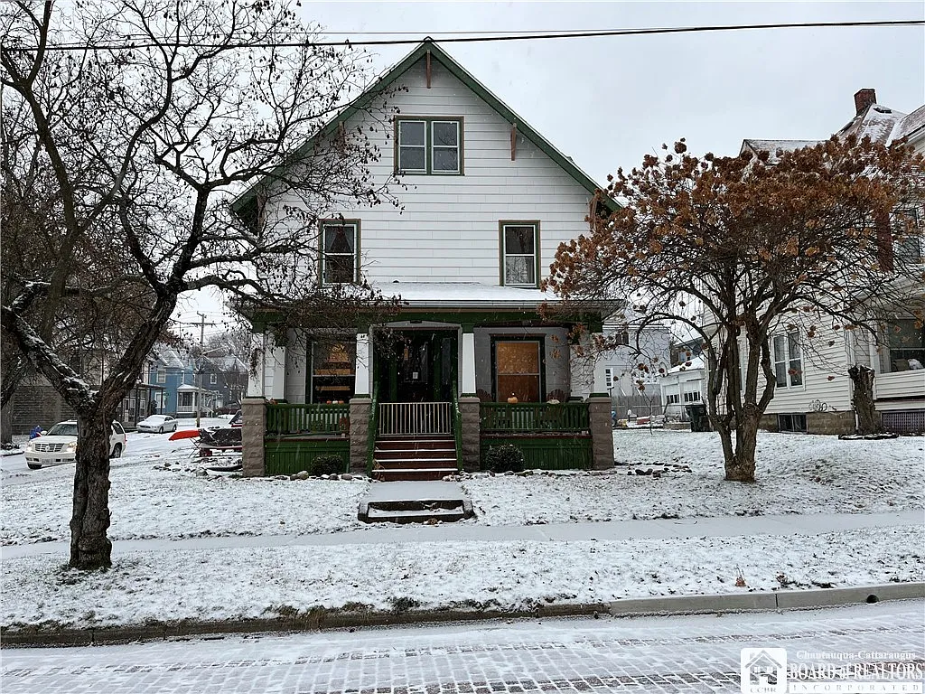 129 Bowen St photo 1