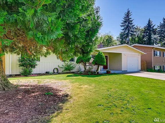 Extra parking space in the driveway.
