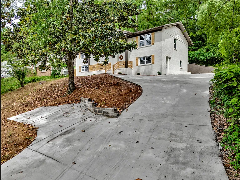 917 Forrest Dr S — Photo 1
