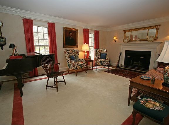 5th image of 33 Runswick Dr