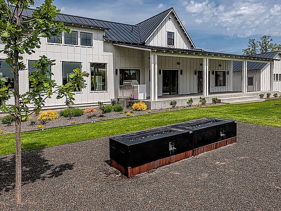 Covered back patio-Fire Pit