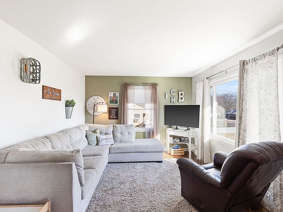 5th image of 1024 Edgewood Dr