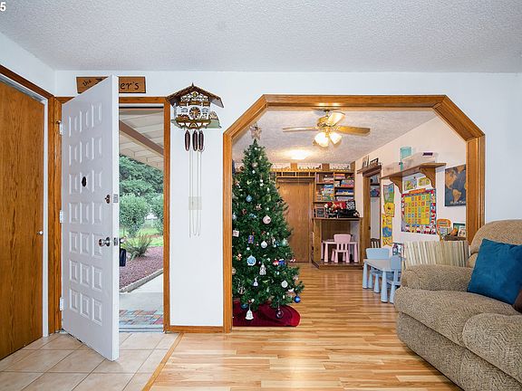 4th image of 9808 NW 11th Ct