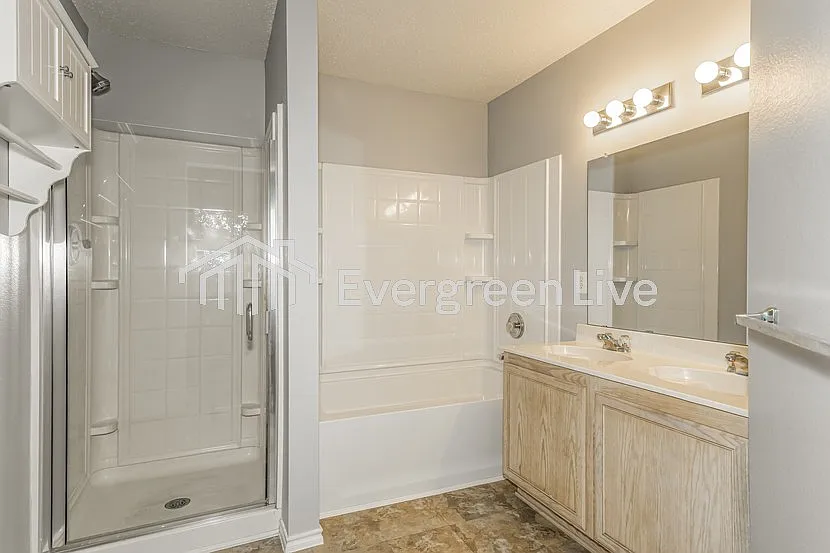 4 bed, 2.0 bath, 2093 sqft, $2,195 — Photo 3
