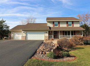 2225 Meadowood Dr, Kronenwetter, WI 54455