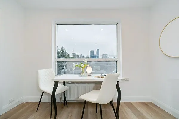 2707 Yonge Street Toronto — Photo 3