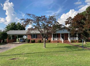402 Oakland St E, Hemingway, SC 29554