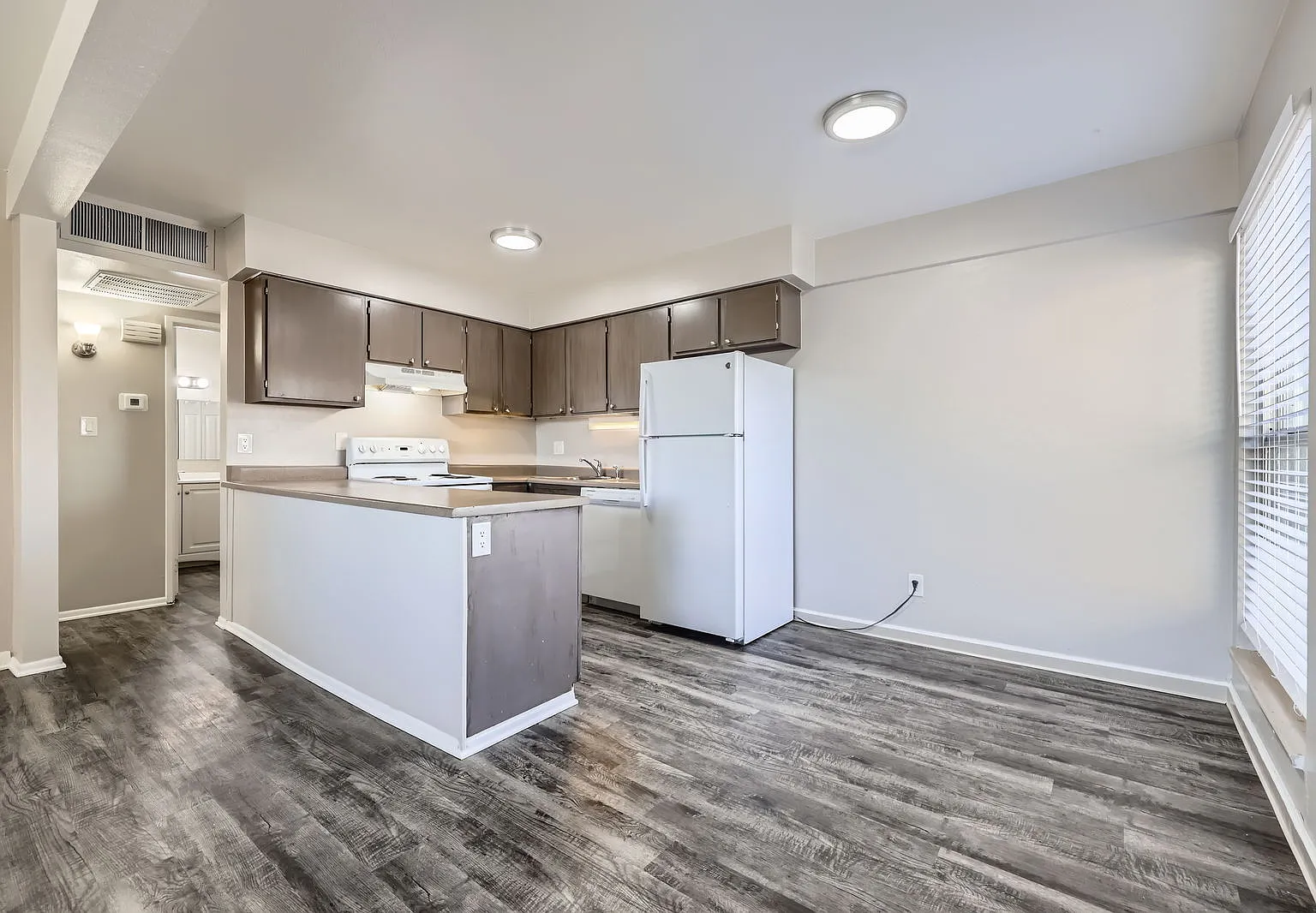 1 bed, 1.0 bath, 600 sqft, $1,140 — Photo 4
