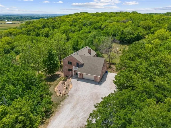 24900 Chieftain Rd, Lawrence, KS 66044