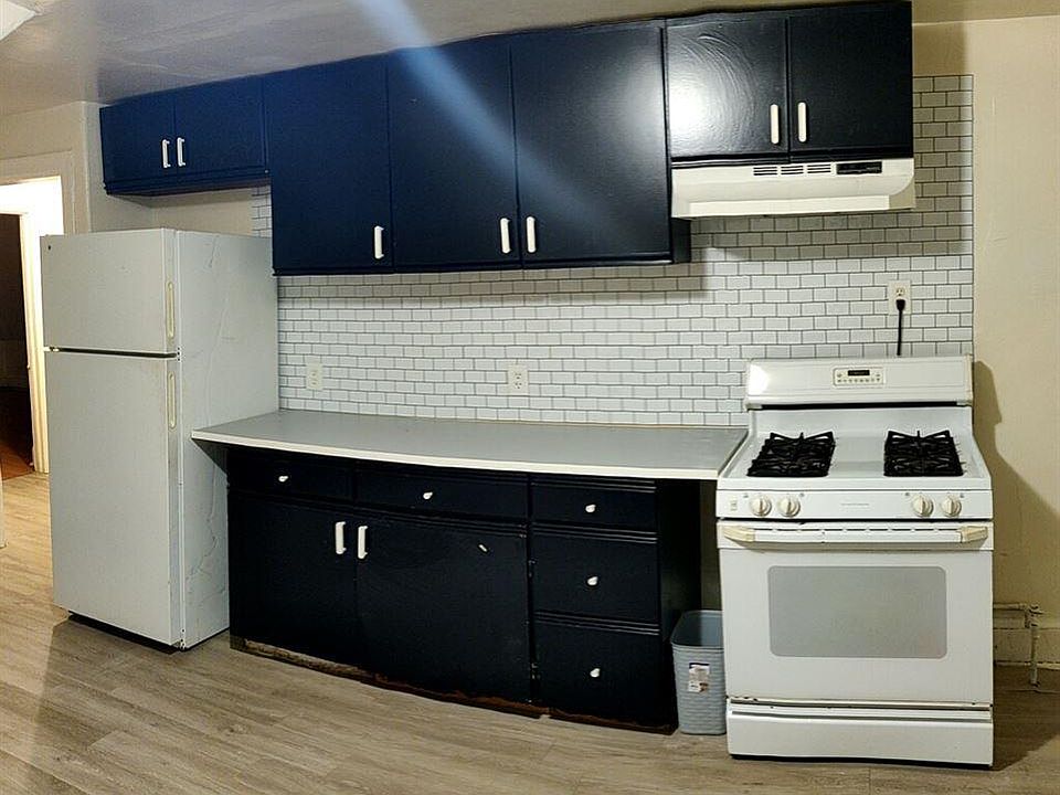 2nd image of 460 N Connecticut Ave