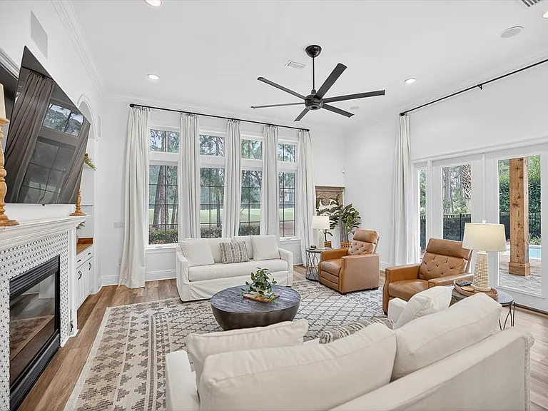 3161 Club Dr — Photo 3
