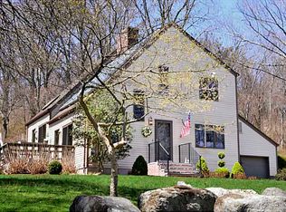 204 Walmsley Ln, Saunderstown, RI 02874