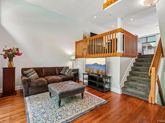 3rd image of 20 Aspen Court #20