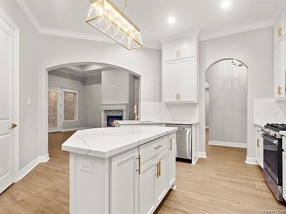 4th image of 721 Lakewood Point