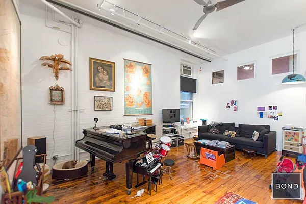 Rented by Bond New York | media 18